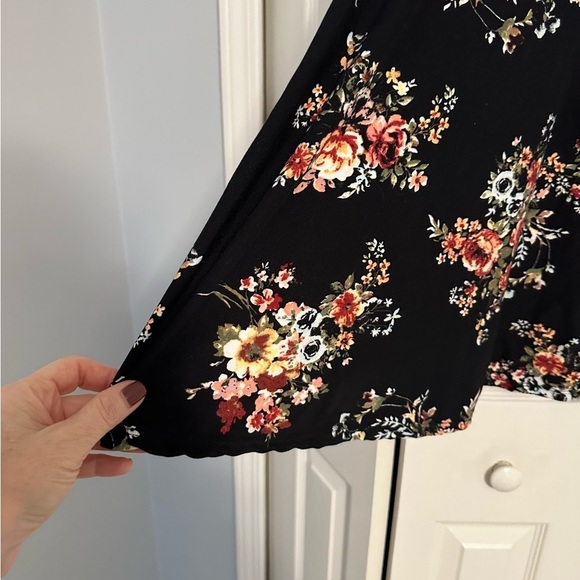 No Boundaries Black & Floral T Shirt Dress - Picture 5 of 13